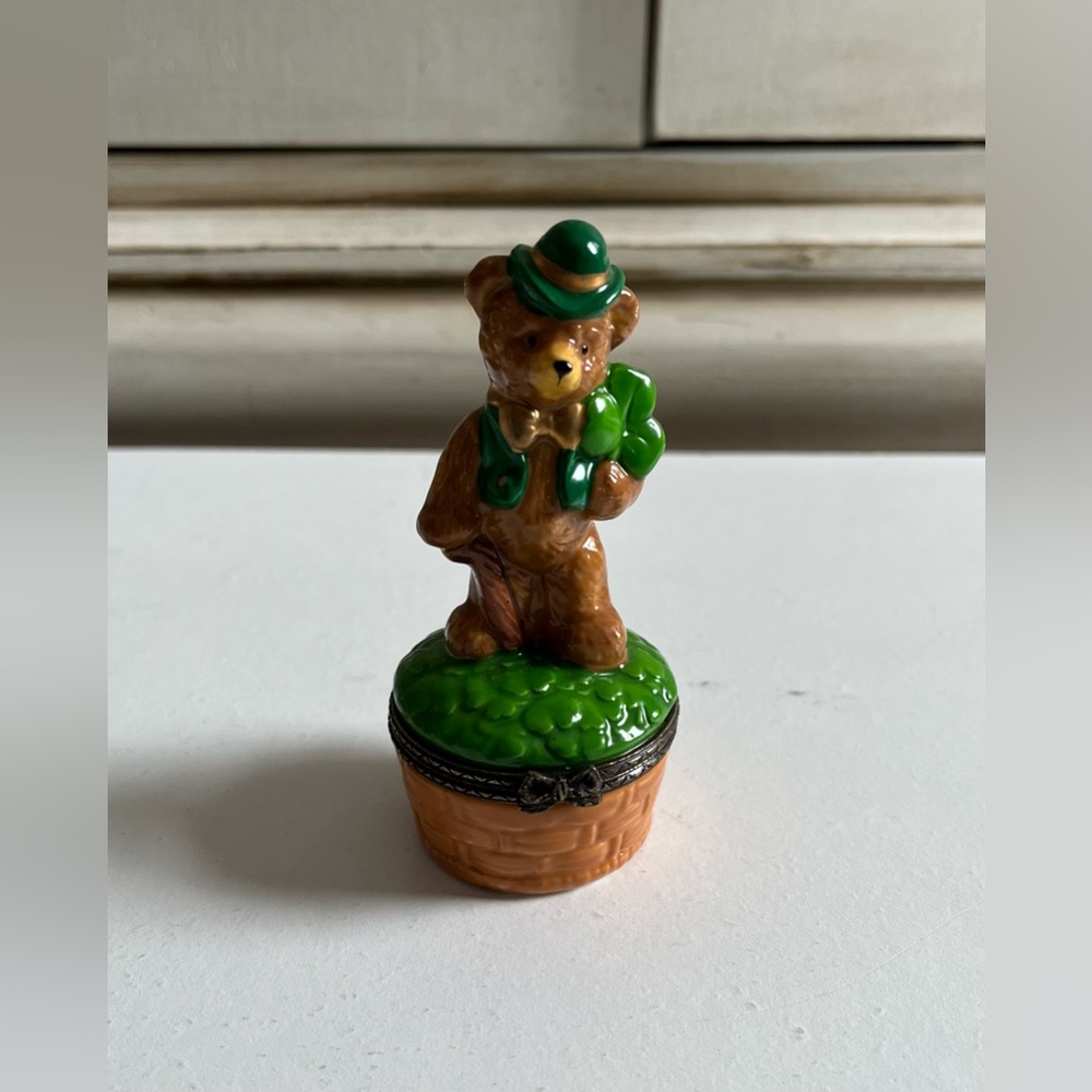 Vintage Midwest Cannon March Porcelain Teddy Bear
St.Patrick’s Day Trinket Box